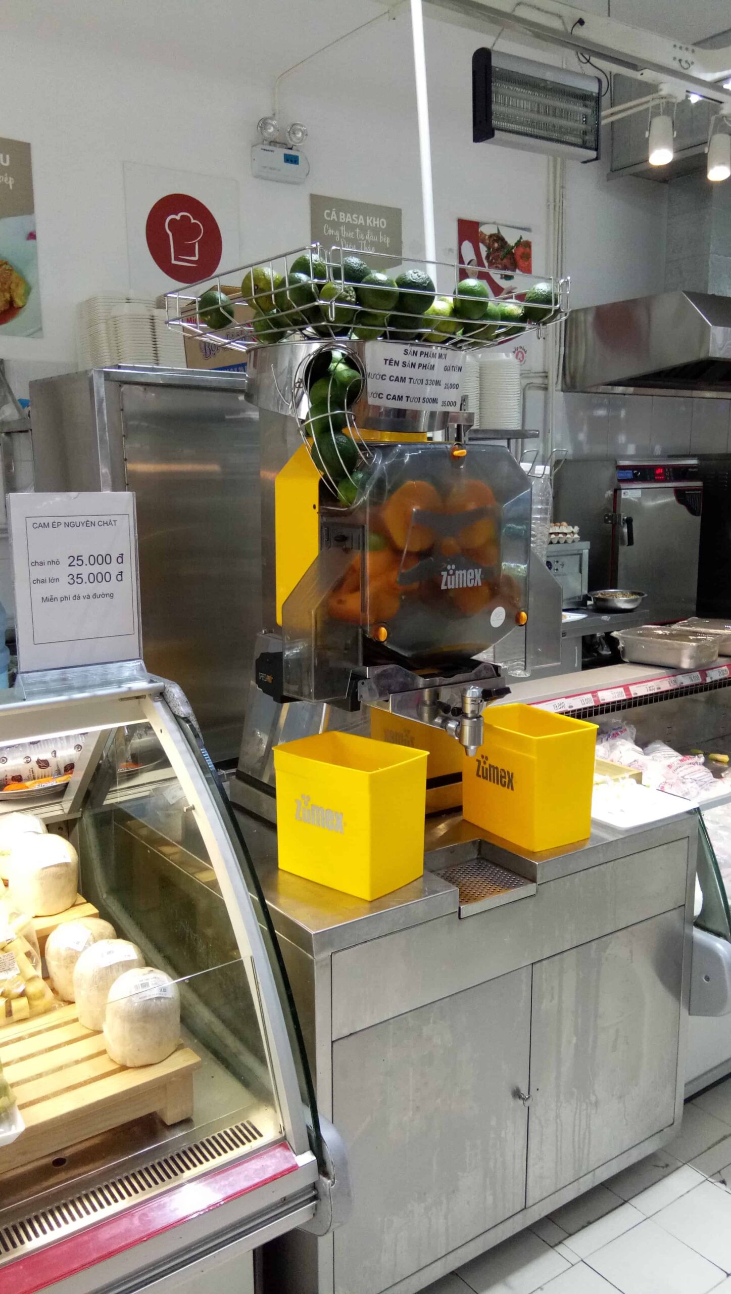 Siêu thị Auchan trang bị máy vắt cam tự động Zumex Speed Plus