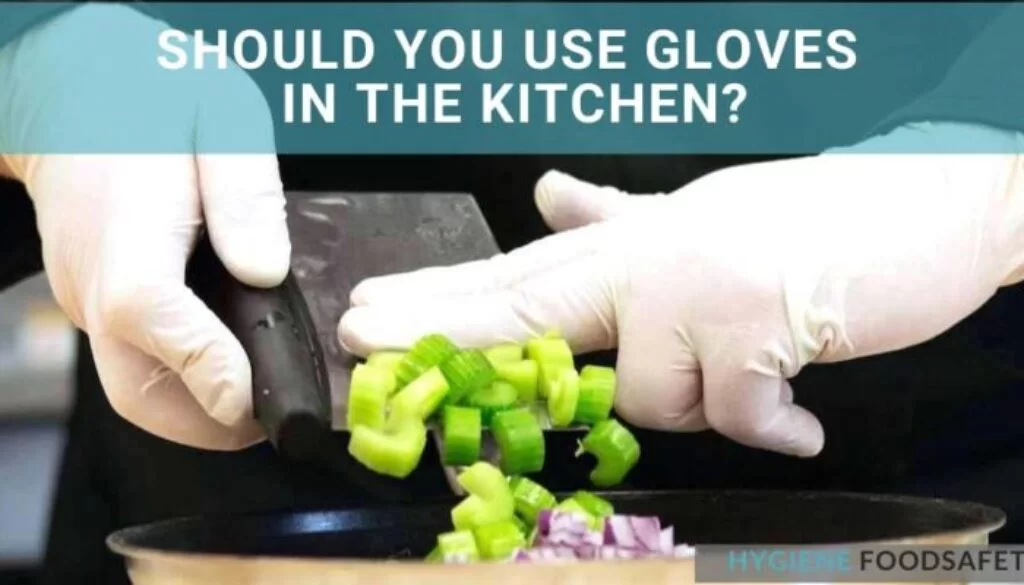 Bạn có nên sử dụng găng tay trong nhà bếp?
